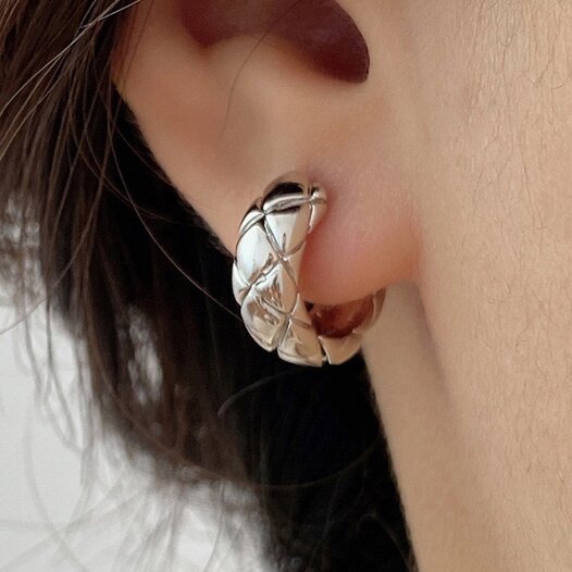 Beautiful Gold Earring with Unique Style