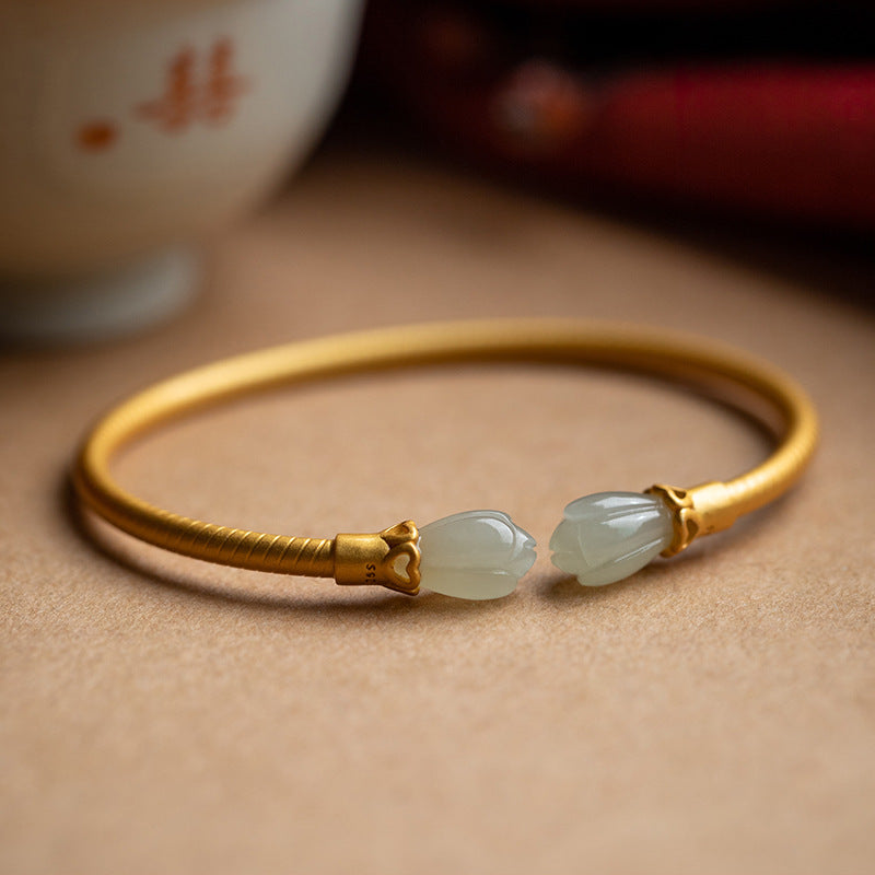 Romantic Gold Bracelet for Special Moments