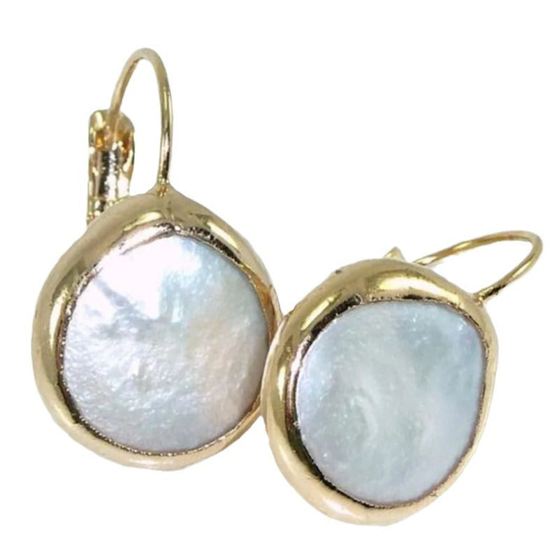 Classic Gold Earring with Timeless Appeal