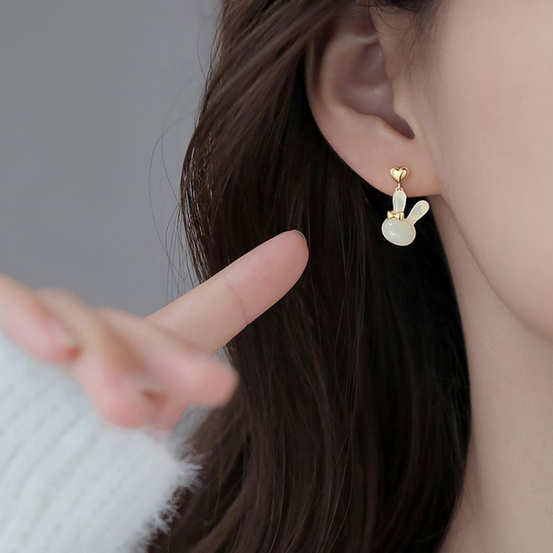 Charming Earring for Any Occasion