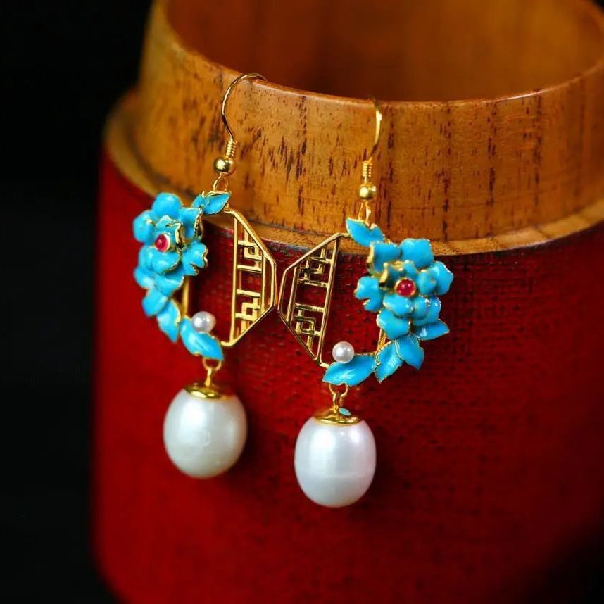Elegant Silver Earring for Every Occasion