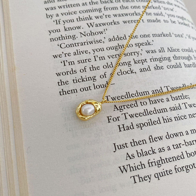 Classic Pearl Necklace with Timeless Appeal