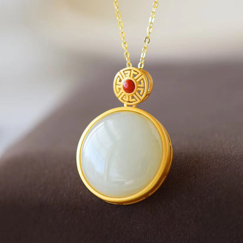 Classic Silver Necklace with Timeless Appeal