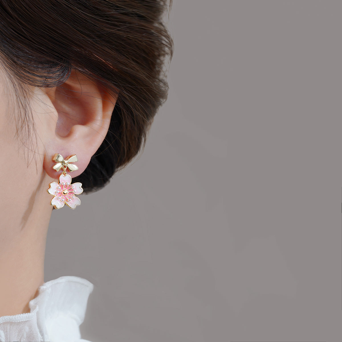 Charming Gold Earring for Any Occasion