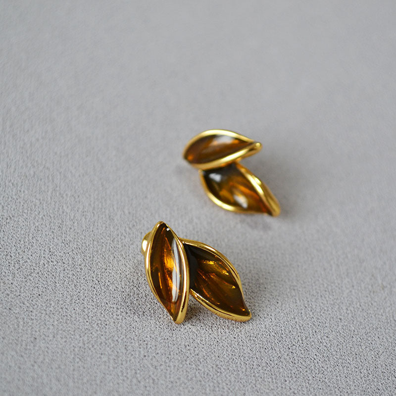 Charming Silver Earring for Any Occasion
