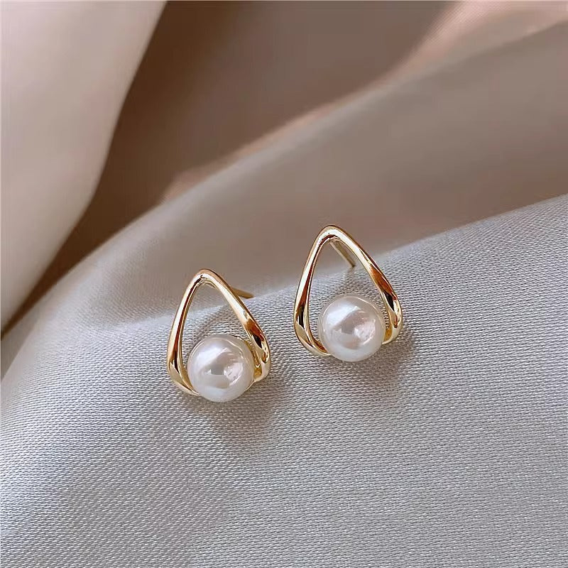 Beautiful Pearl Earring with Unique Style