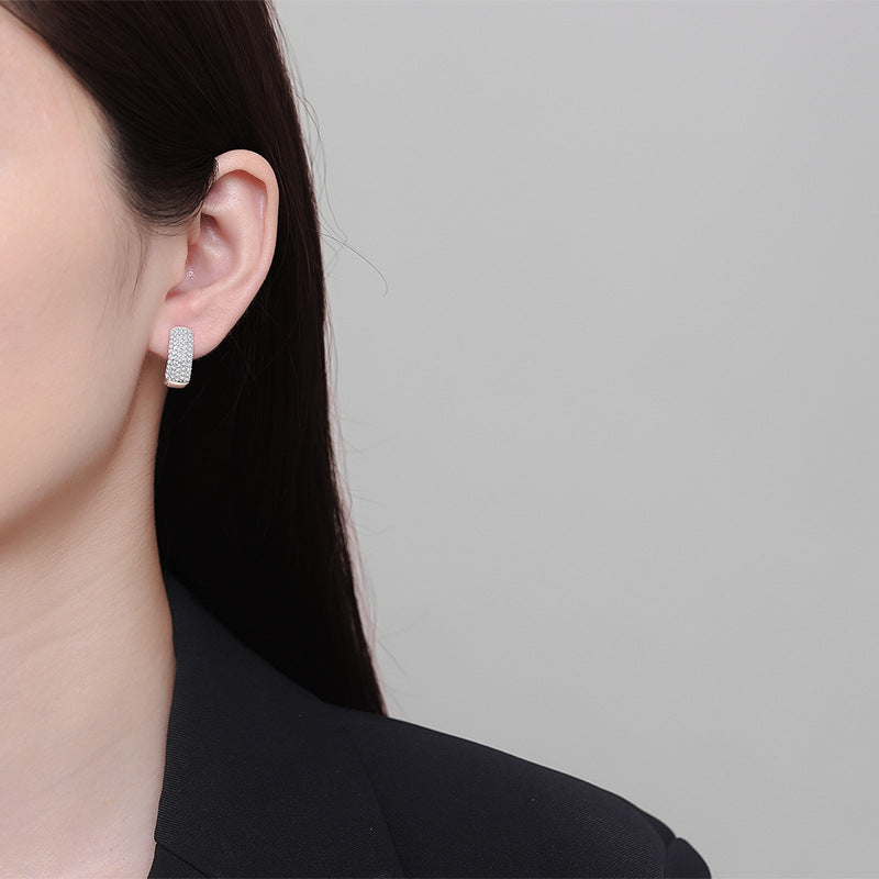 Classic Gold Earring with Timeless Appeal