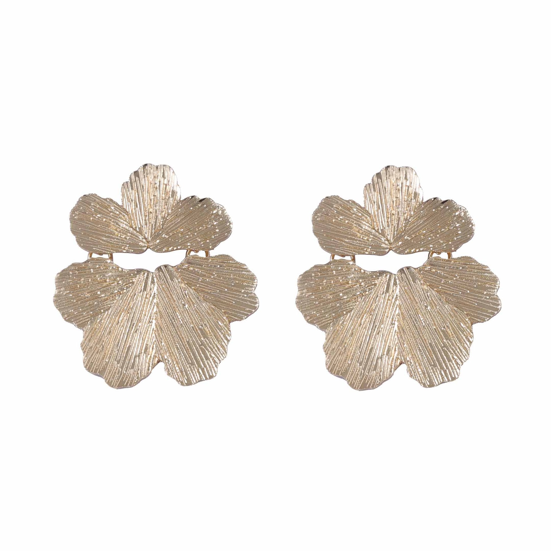 Romantic Gold Earring for Special Moments