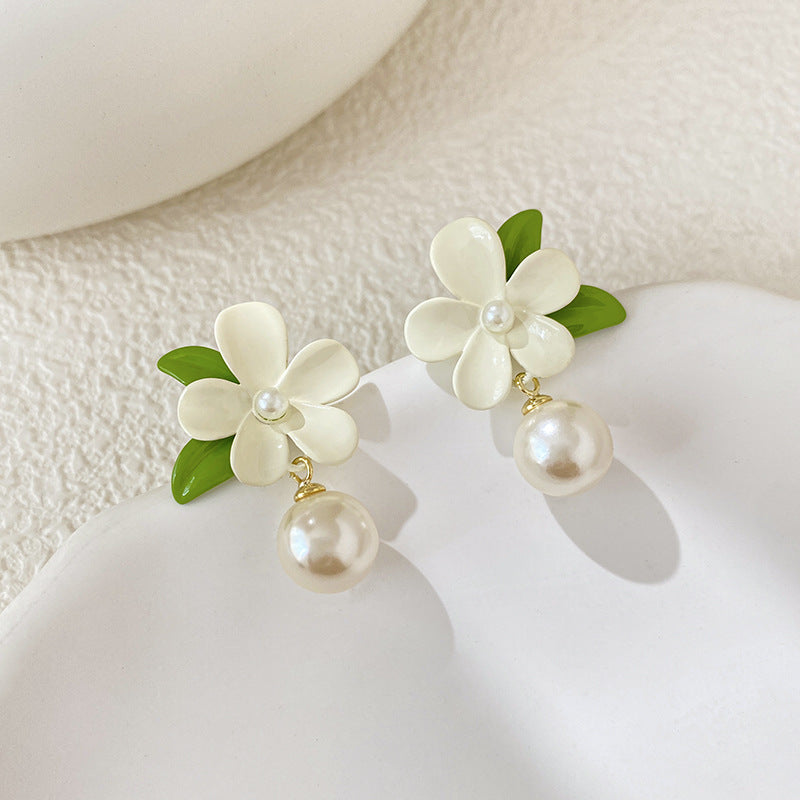Charming Pearl Earring for Any Occasion