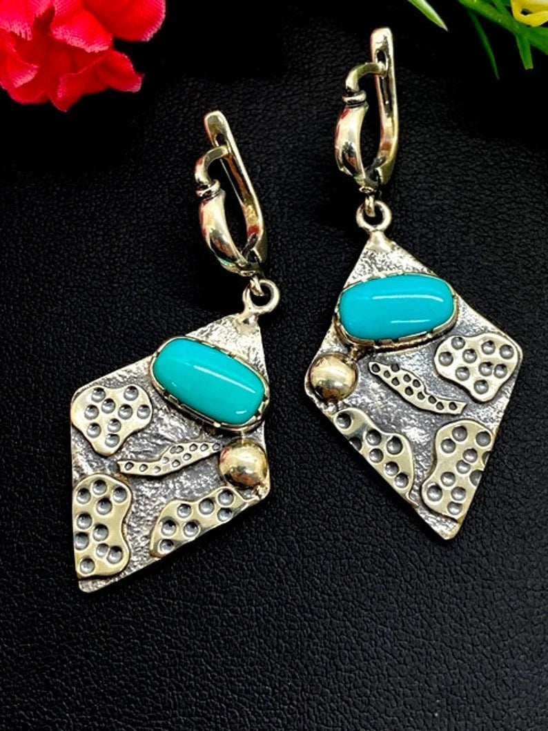 Beautiful Silver Earring with Unique Style