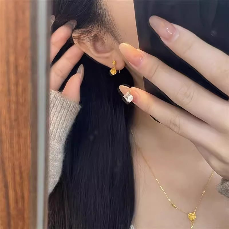 Classic Gold Earring with Timeless Appeal