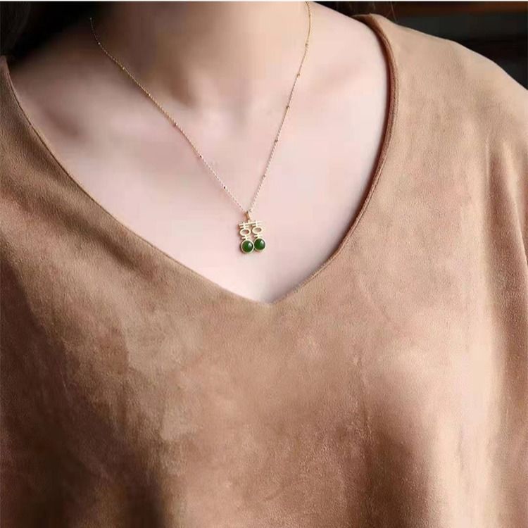 Beautiful Silver Necklace with Unique Style