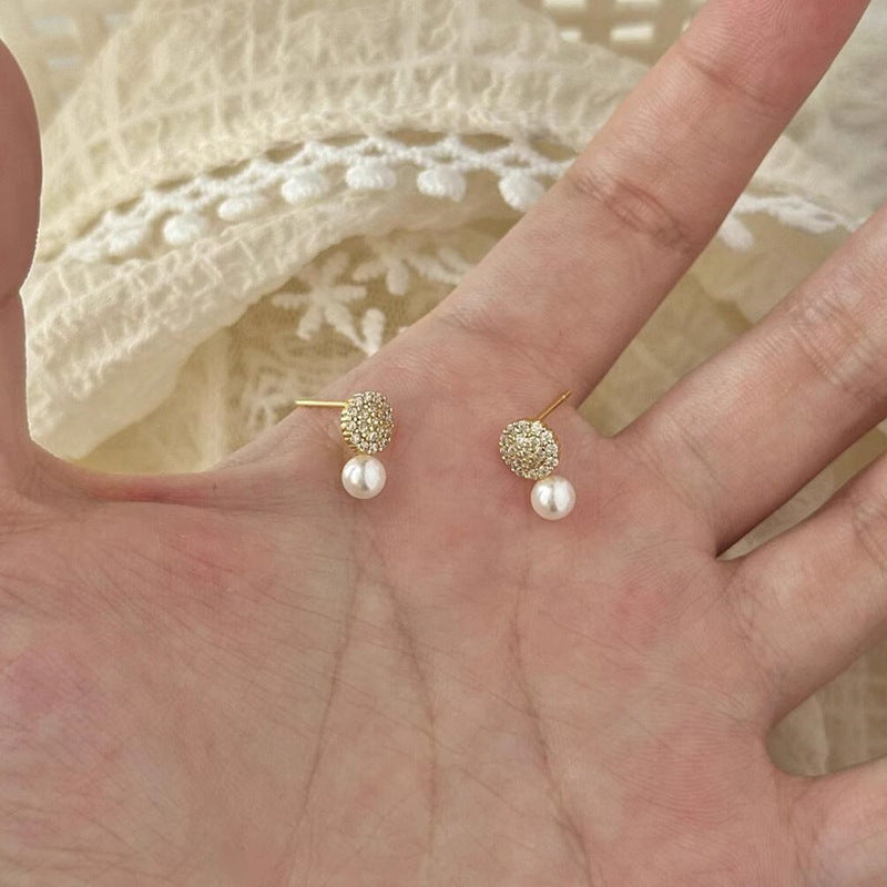 Romantic Pearl Earring for Special Moments