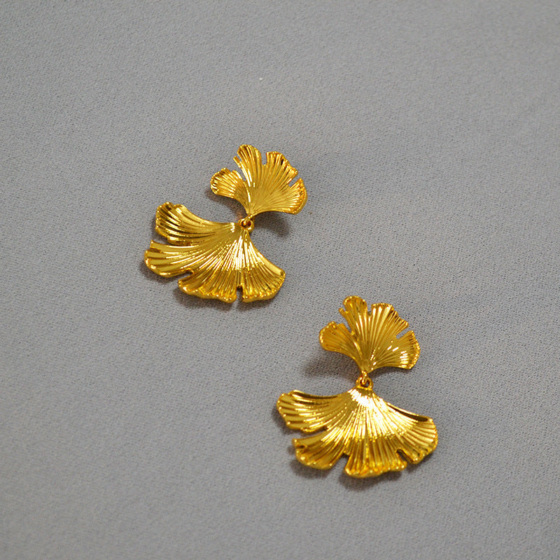 Elegant Gold Earring for Every Occasion