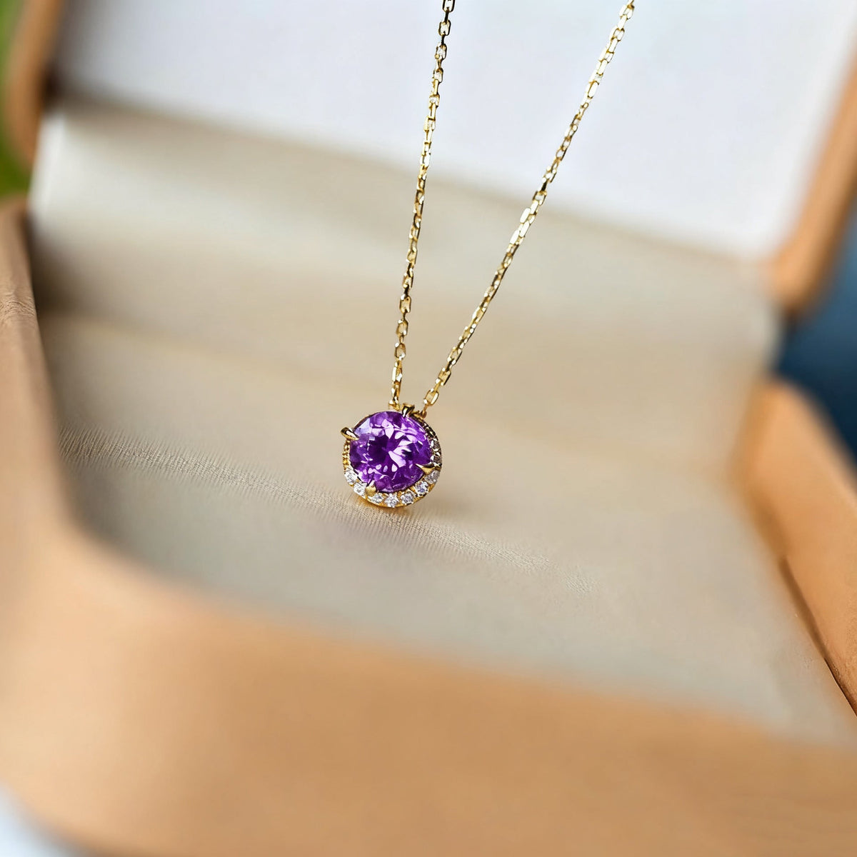 Charming Piece for Any Occasion