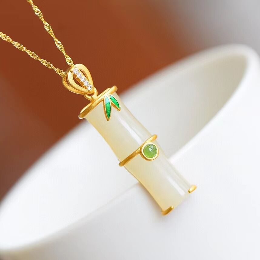 Romantic Silver Necklace for Special Moments