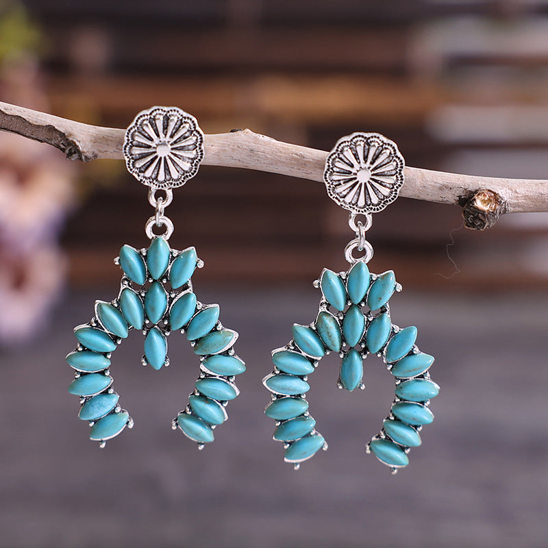 Charming Earring for Any Occasion