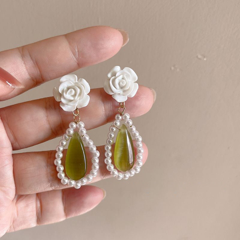 Beautiful Pearl Earring with Unique Style