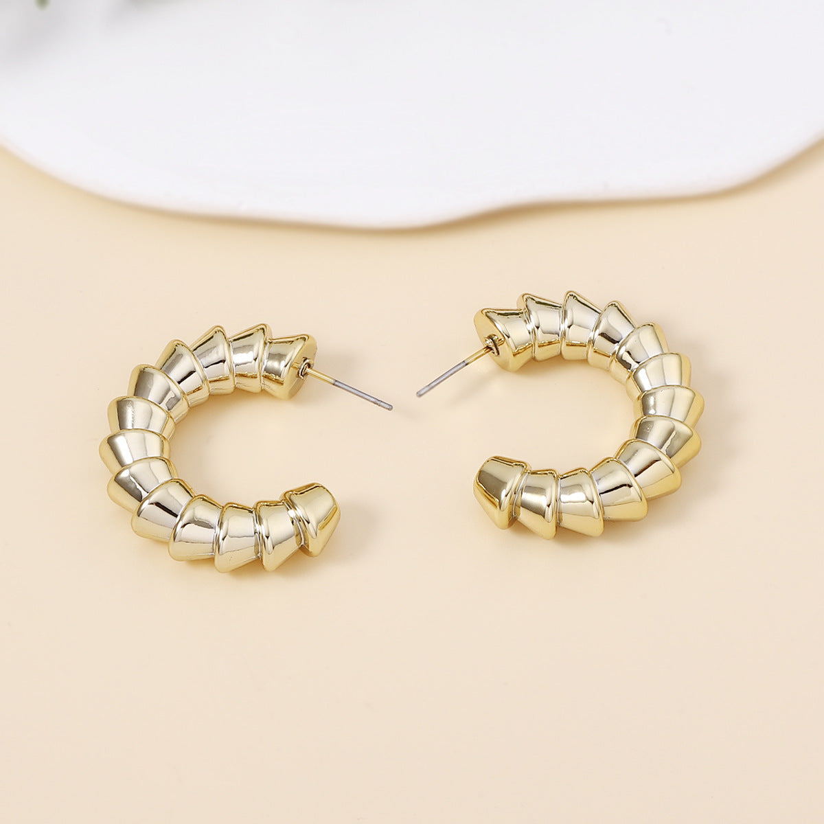 Beautiful Gold Earring with Unique Style