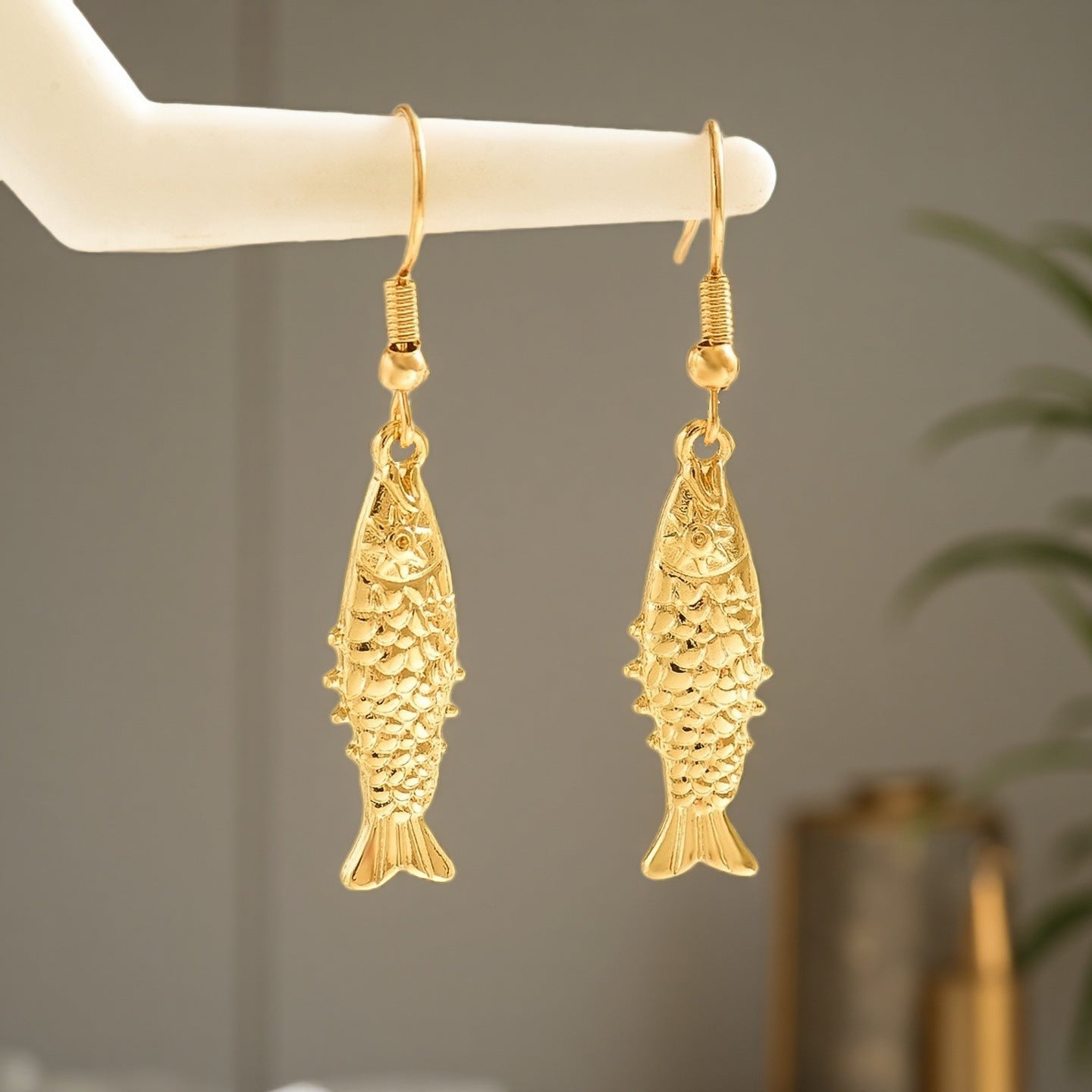 Romantic Gold Earring for Special Moments