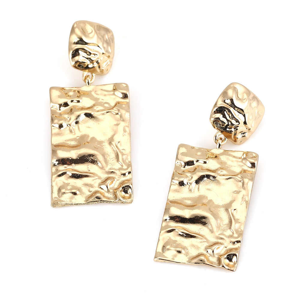 Classic Gold Earring with Timeless Appeal