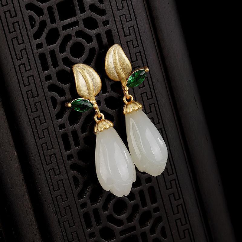 Charming Gold Earring for Any Occasion