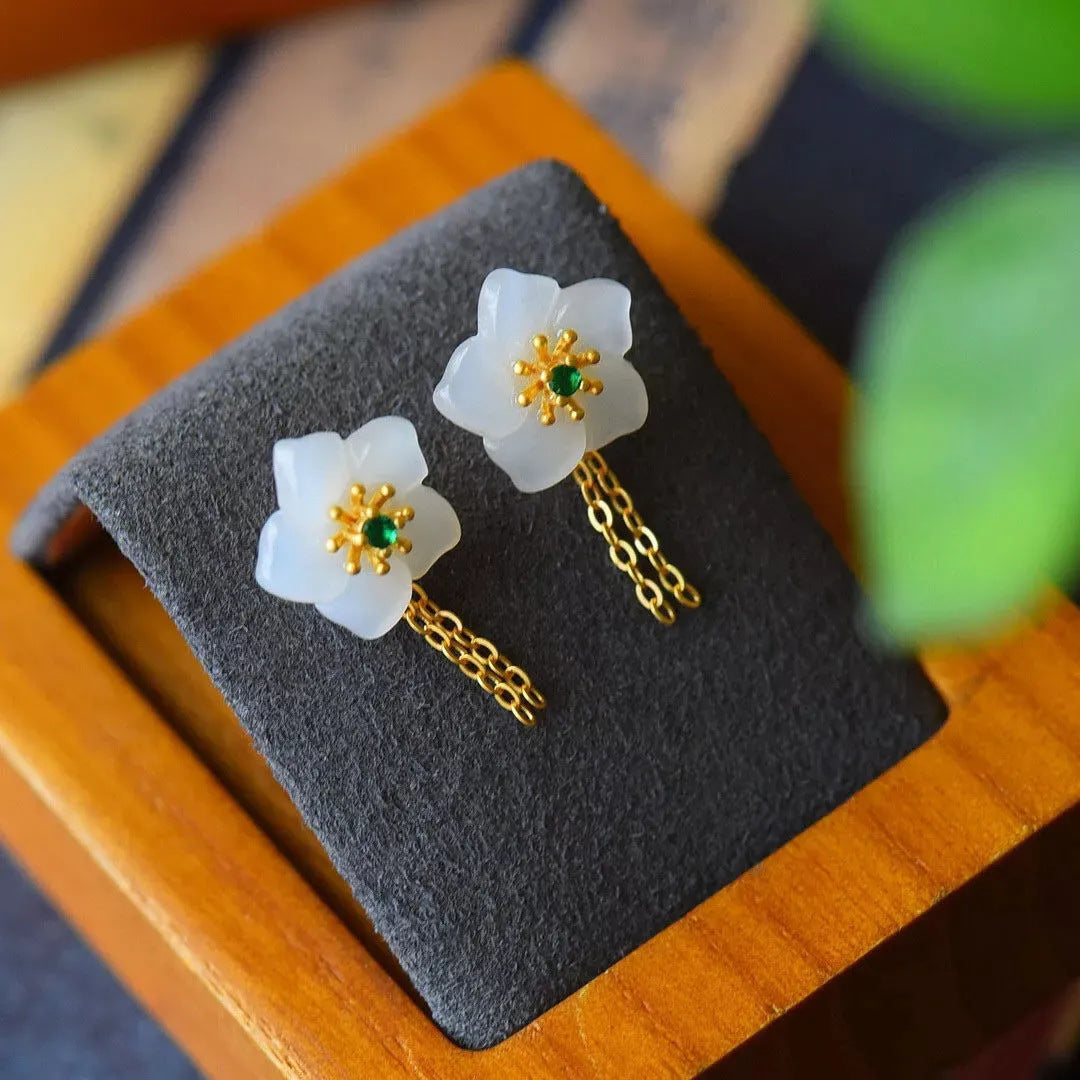 Romantic Silver Earring for Special Moments