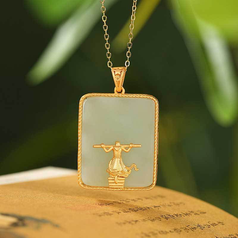 Classic Gold Pendant with Timeless Appeal