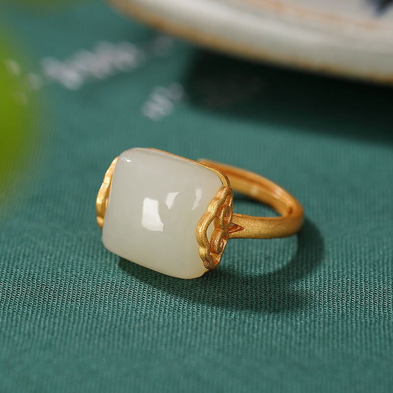 Classic Silver Ring with Timeless Appeal