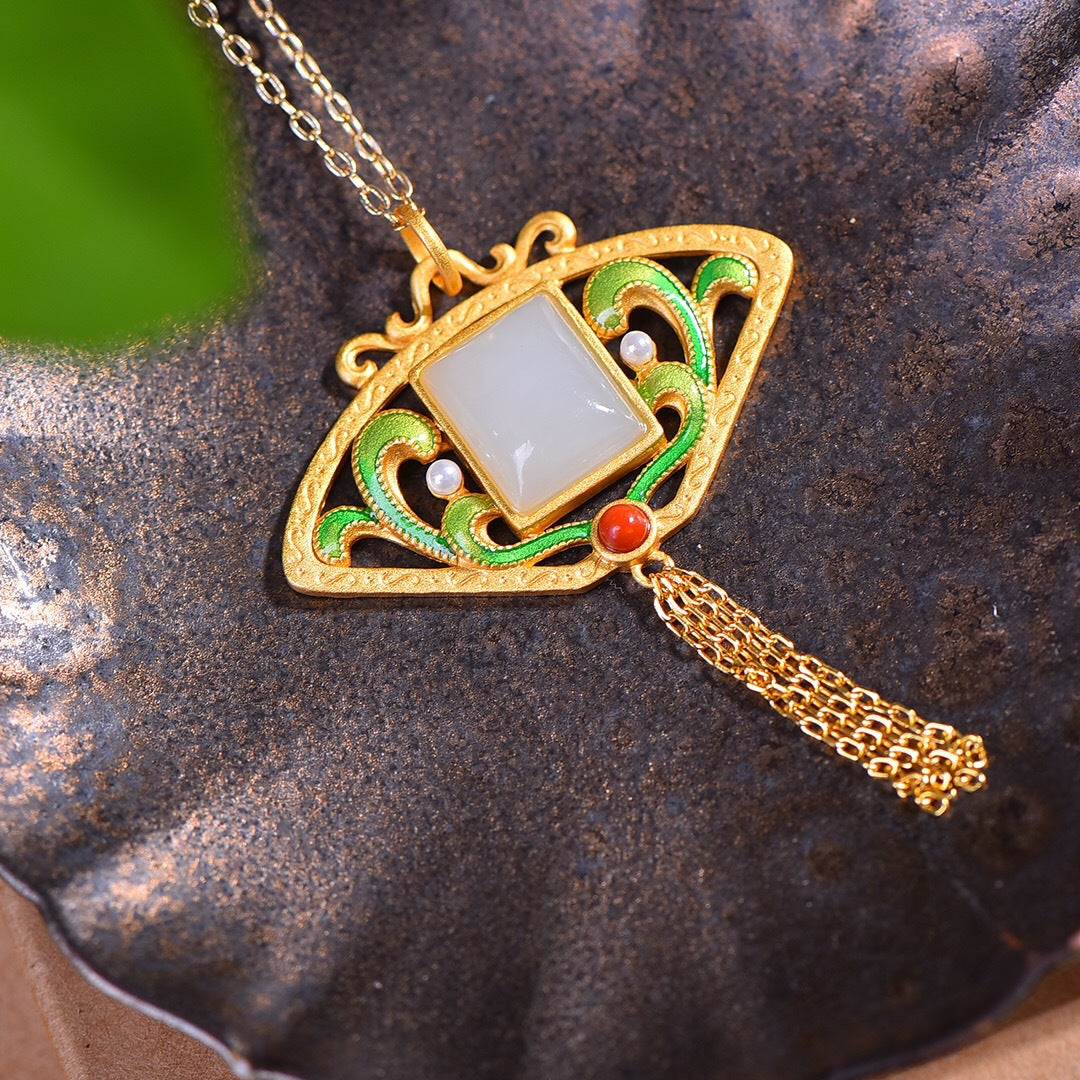 Romantic Silver Necklace for Special Moments