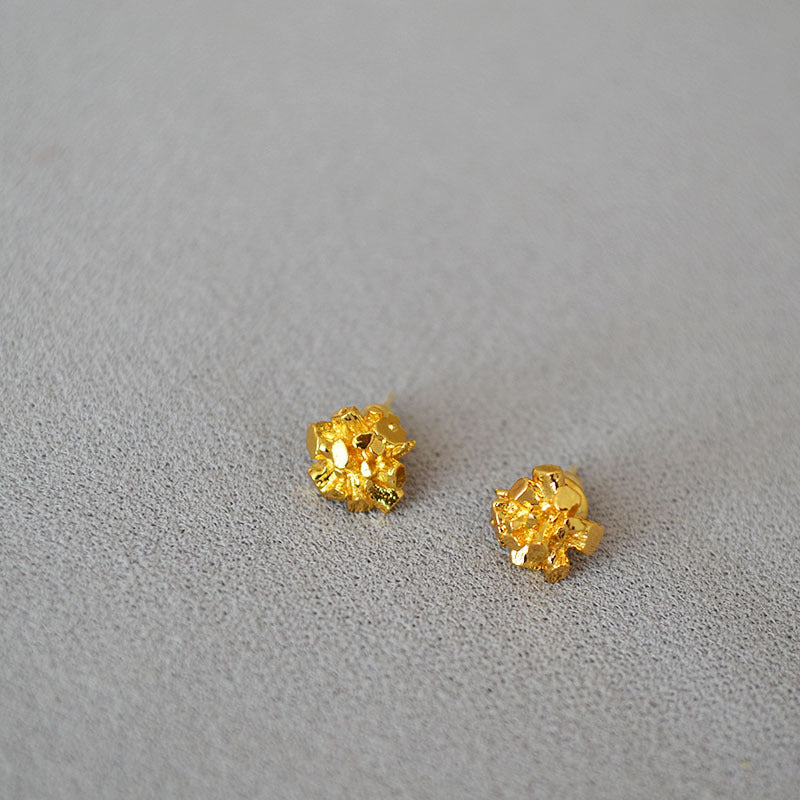Stunning Gold Earring for Daily Wear