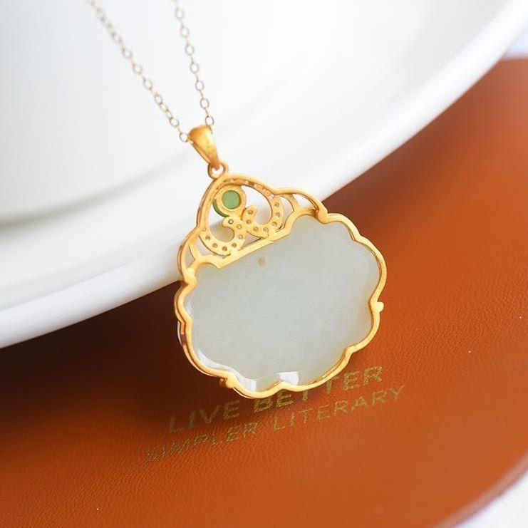 Charming Silver Pendant for Any Occasion