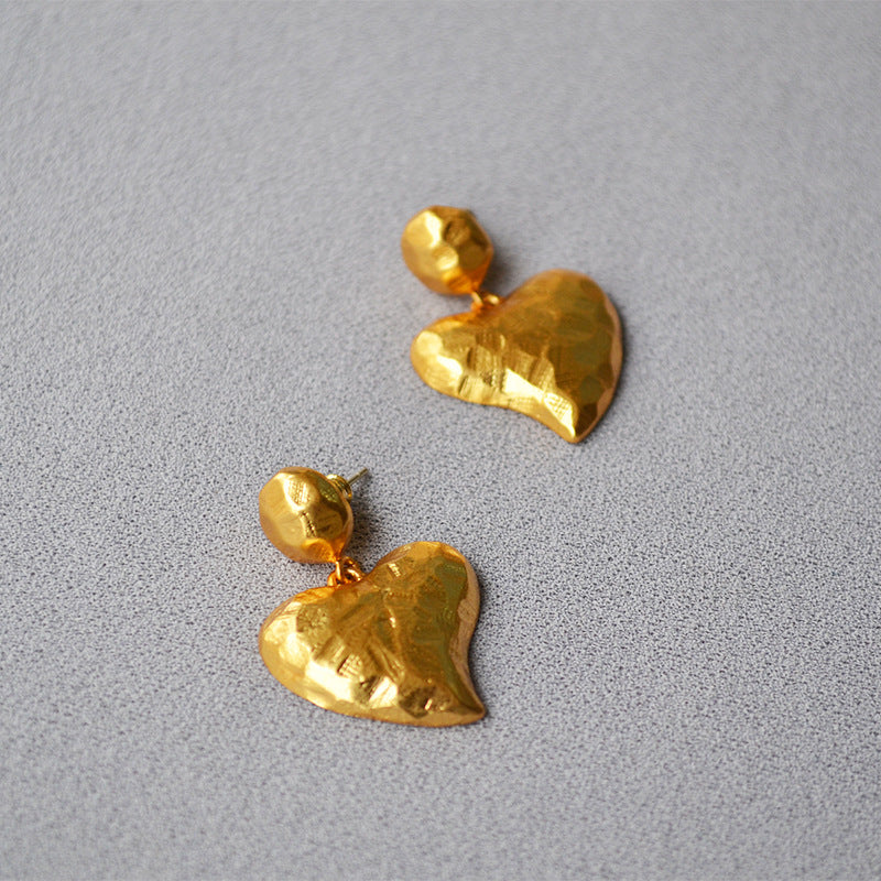 Elegant Gold Earring for Every Occasion