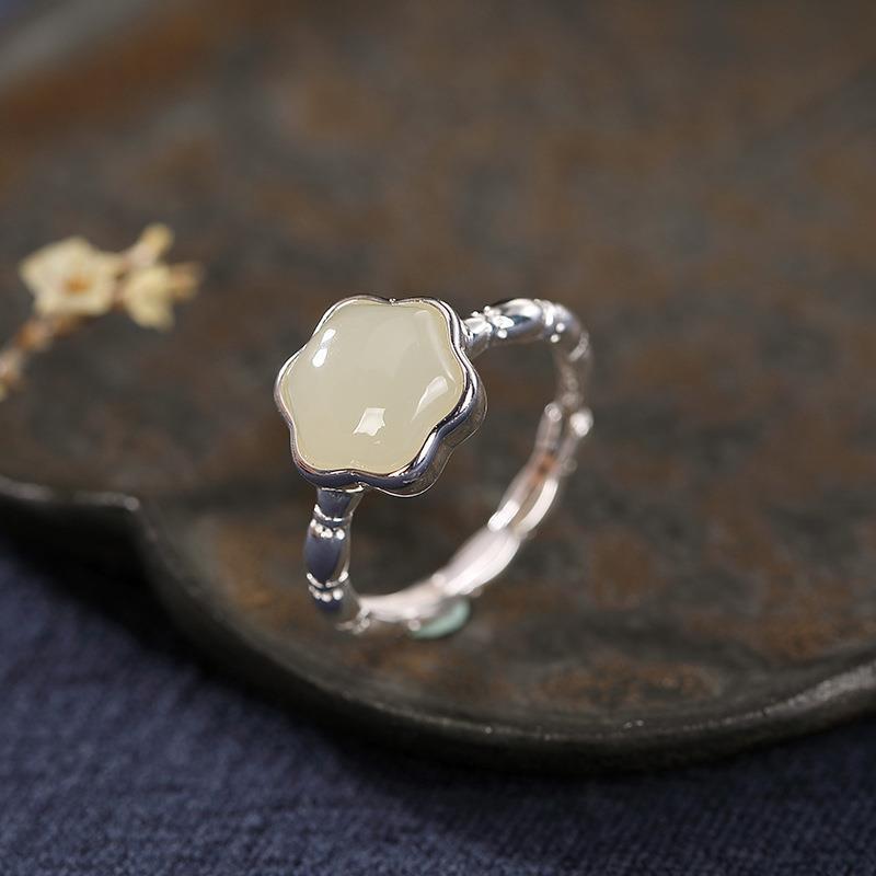 Classic Silver Ring with Timeless Appeal