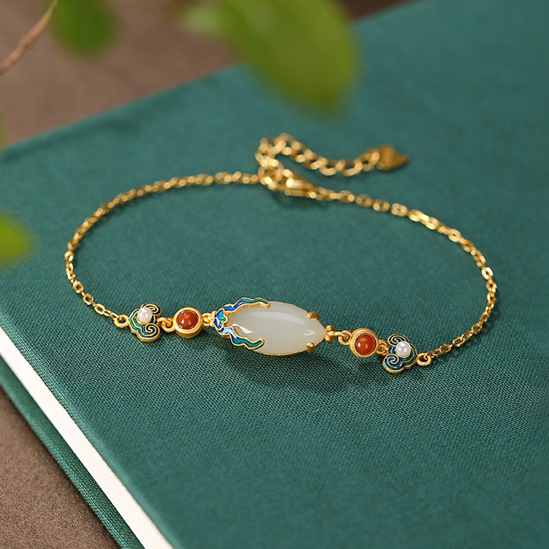 Classic Gold Bracelet with Timeless Appeal