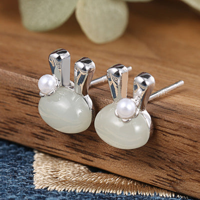 Classic Gold Earring with Timeless Appeal