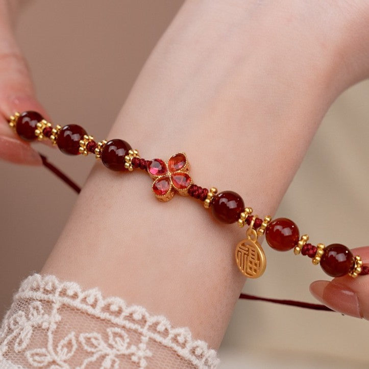 Classic Silver Bracelet with Timeless Appeal