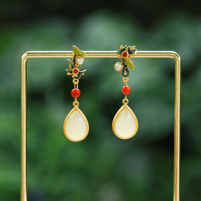 Charming Gold Earring for Any Occasion