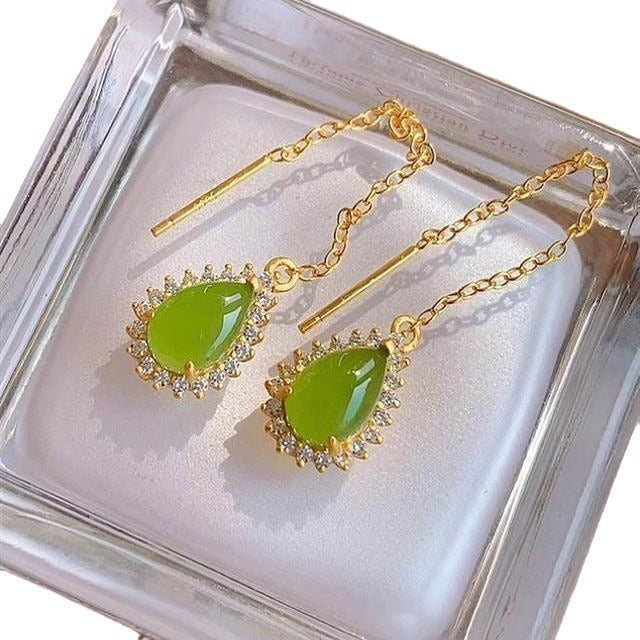 Romantic Gold Earring for Special Moments