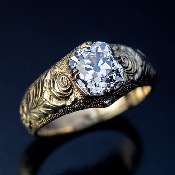 Beautiful Gold Bracelet with Unique Style