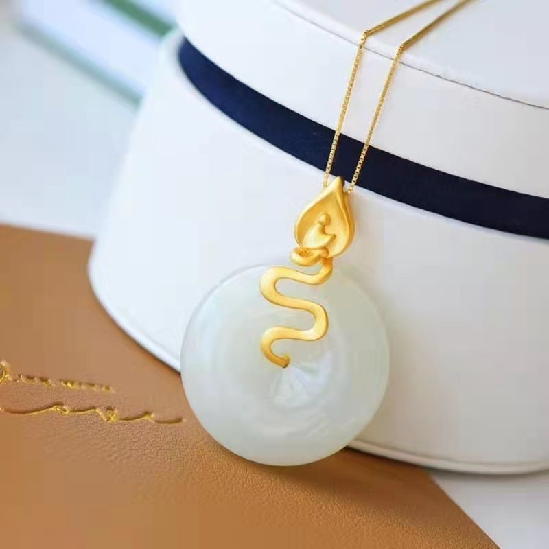 Charming Silver Necklace for Any Occasion