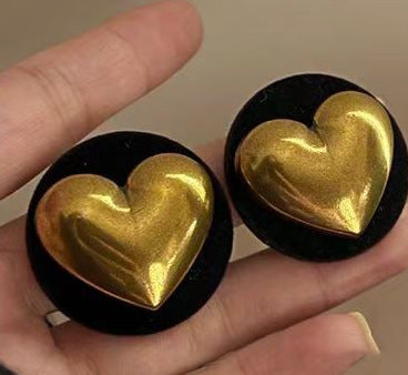 Elegant Gold Earring for Every Occasion