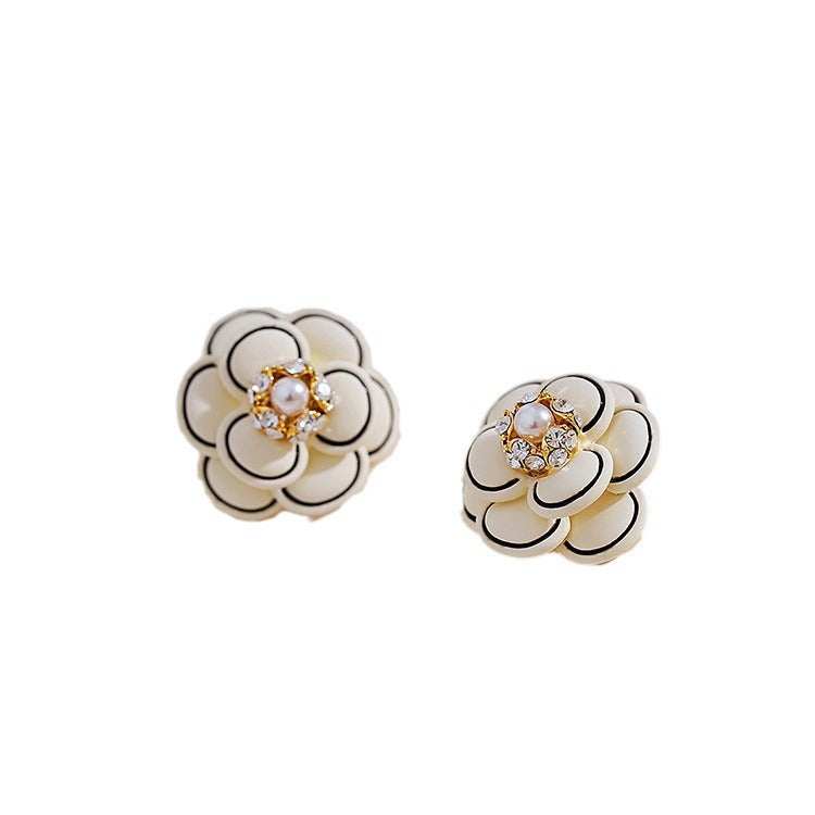 Classic Earring with Timeless Appeal