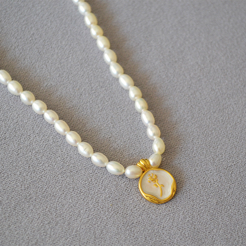 Romantic Gold Necklace for Special Moments