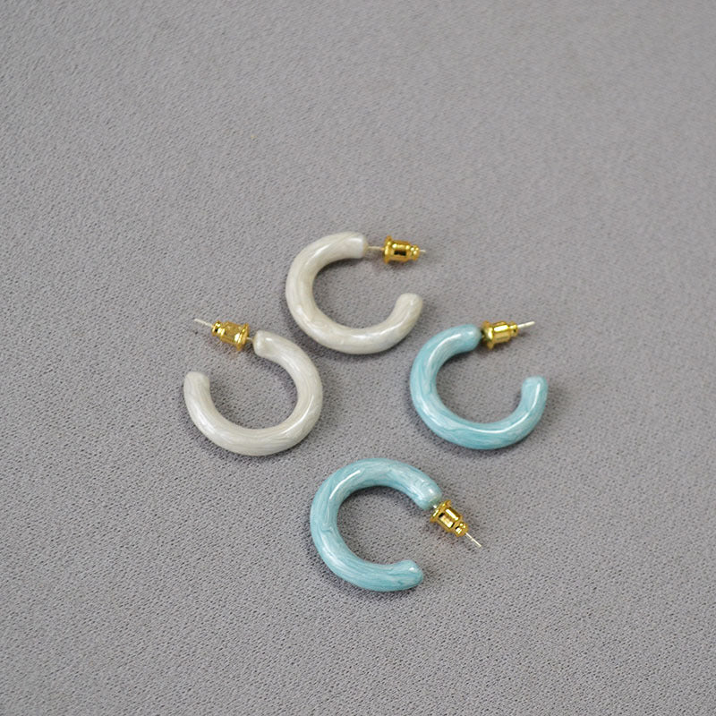Charming Silver Earring for Any Occasion