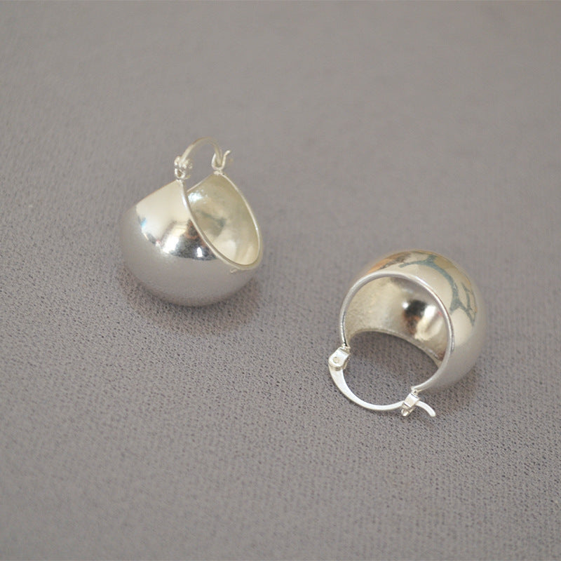 Classic Gold Earring with Timeless Appeal