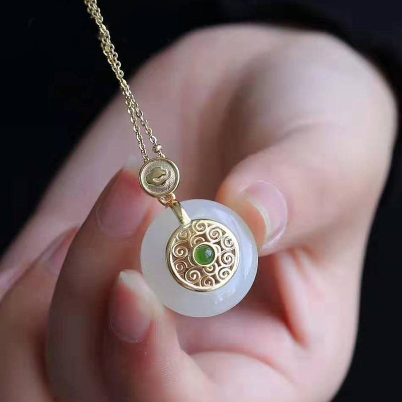 Classic Gold Necklace with Timeless Appeal