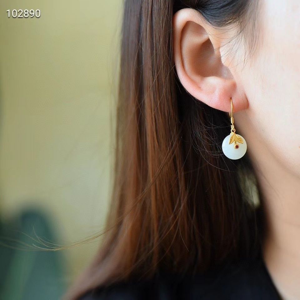 Classic Gold Earring with Timeless Appeal