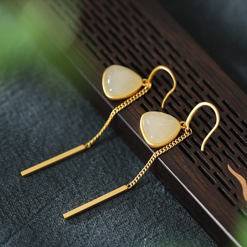 Classic Gold Earring with Timeless Appeal