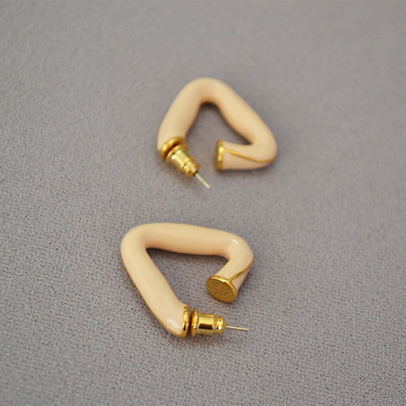 Charming Gold Earring for Any Occasion